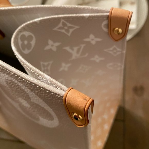 Louis Vuitton OnTheGo GM by the Pool Brume - Picture 3 of 5